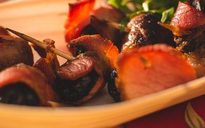 How to throw a paella party